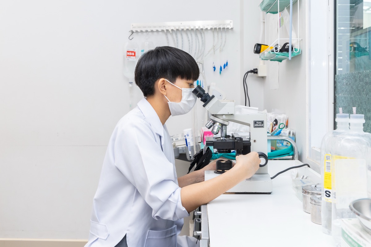 ตรวจแลปด้วยกล้องจุลทรรศน์